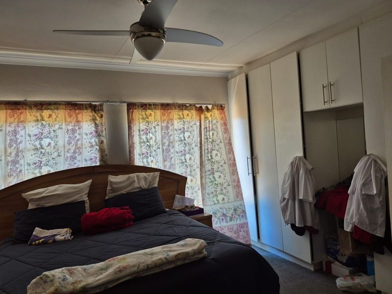 Townhouse For Sale in Kuruman Central - Photo 10