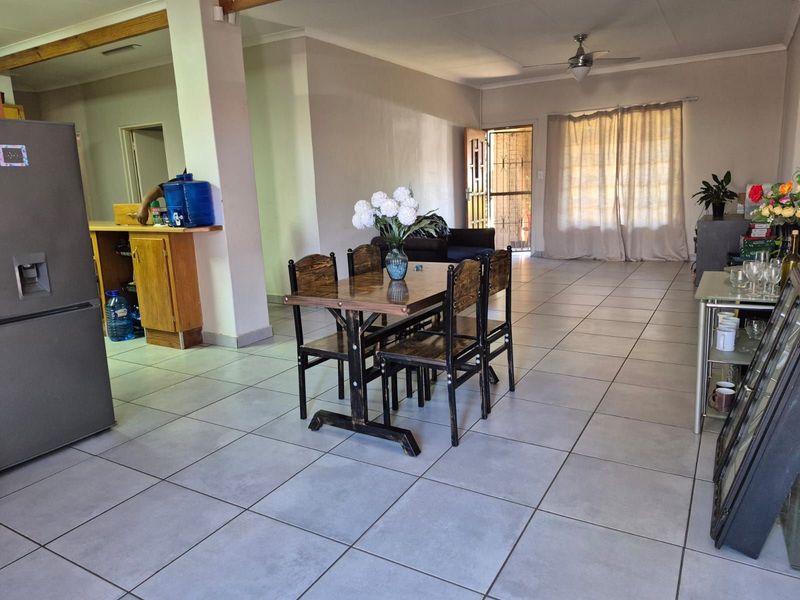 Townhouse For Sale in Kuruman Central - Photo 8