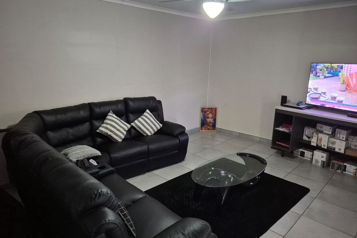 Townhouse For Sale in Kuruman Central - Photo 3
