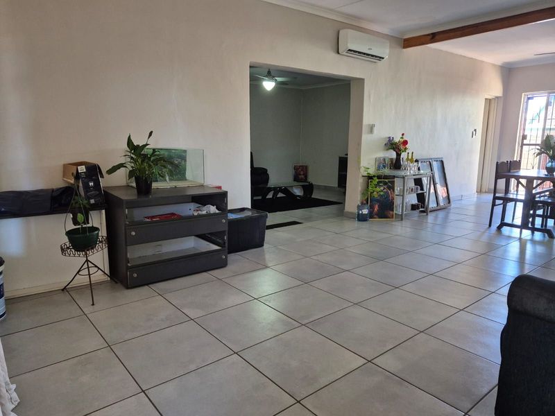 Townhouse For Sale in Kuruman Central - Photo 7