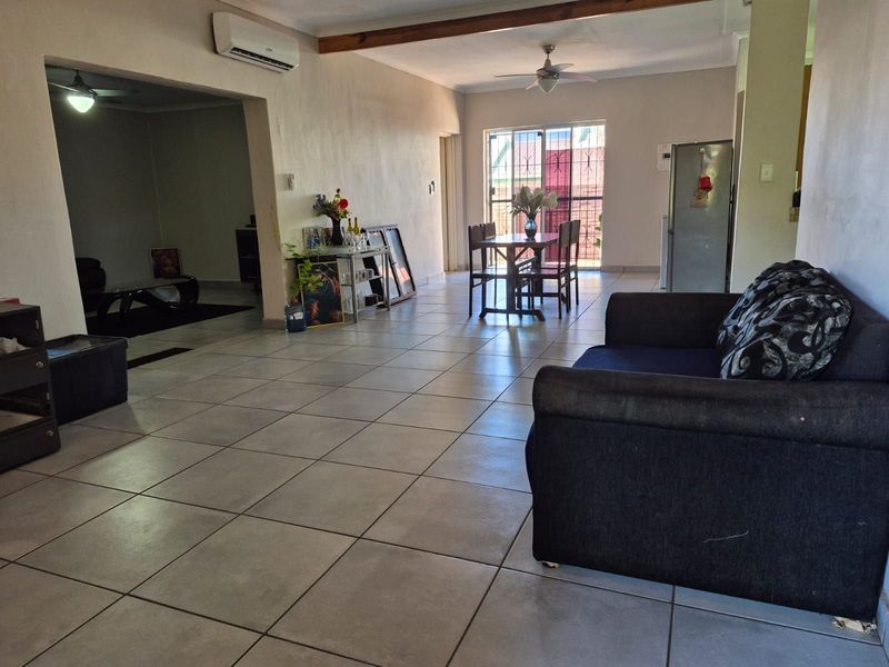 Townhouse For Sale in Kuruman Central - Photo 5