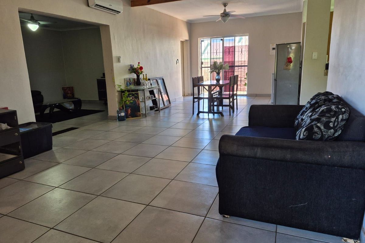 Townhouse For Sale in Kuruman Central - Photo 5