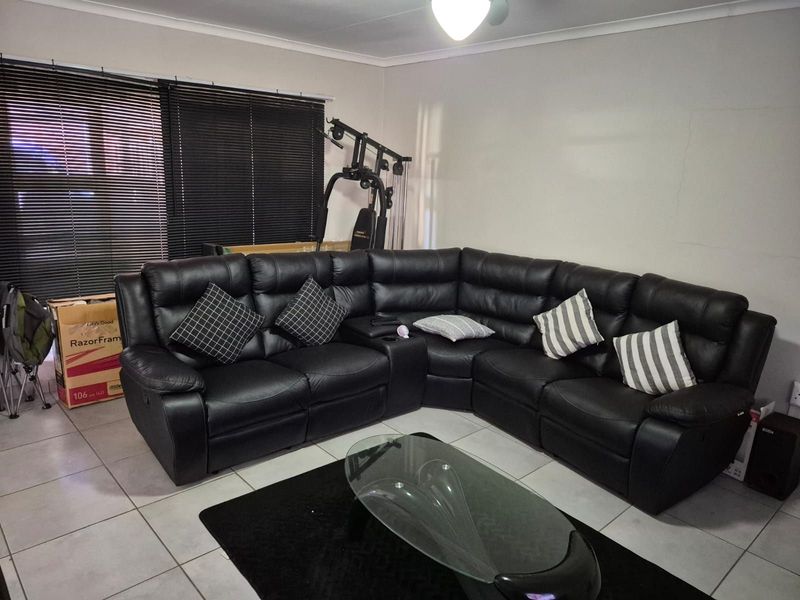 Townhouse For Sale in Kuruman Central - Photo 4