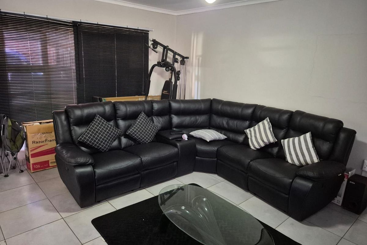 Townhouse For Sale in Kuruman Central - Photo 4