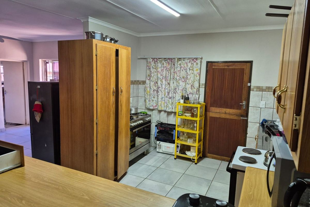 Townhouse For Sale in Kuruman Central - Photo 2