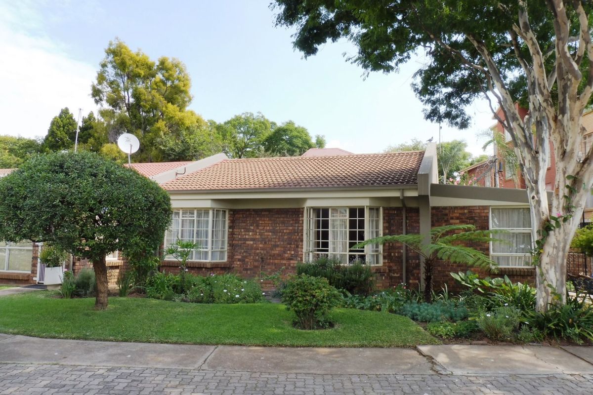 Townhouse For Sale in Hillcrest - Photo 2