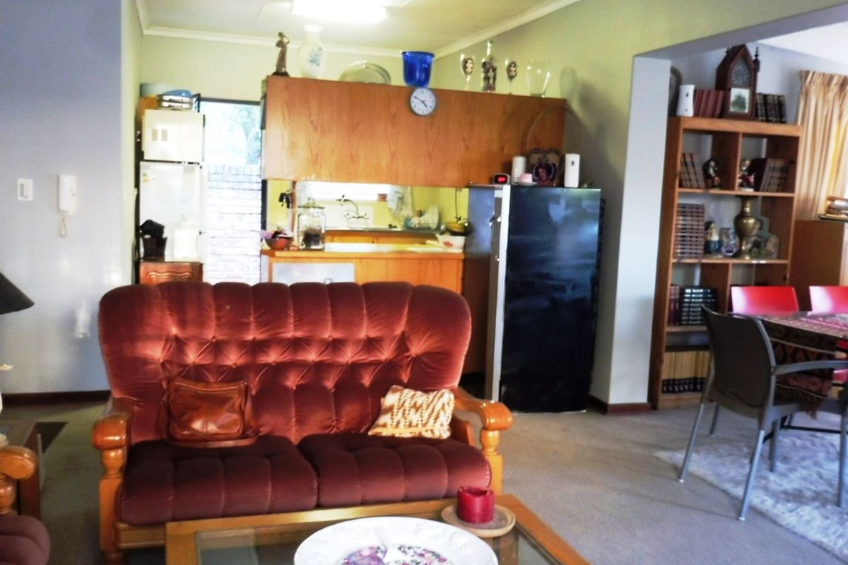 Townhouse For Sale in Hillcrest - Photo 5