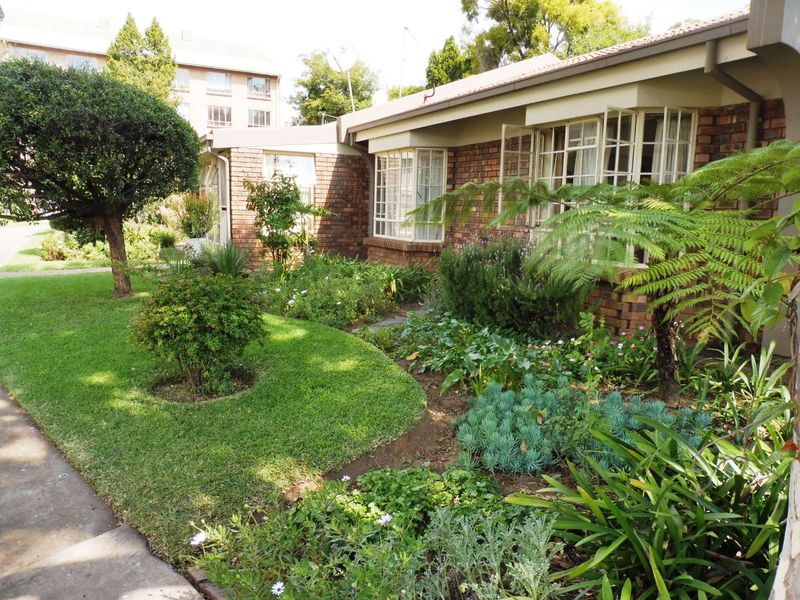 Townhouse For Sale in Hillcrest - Photo 3