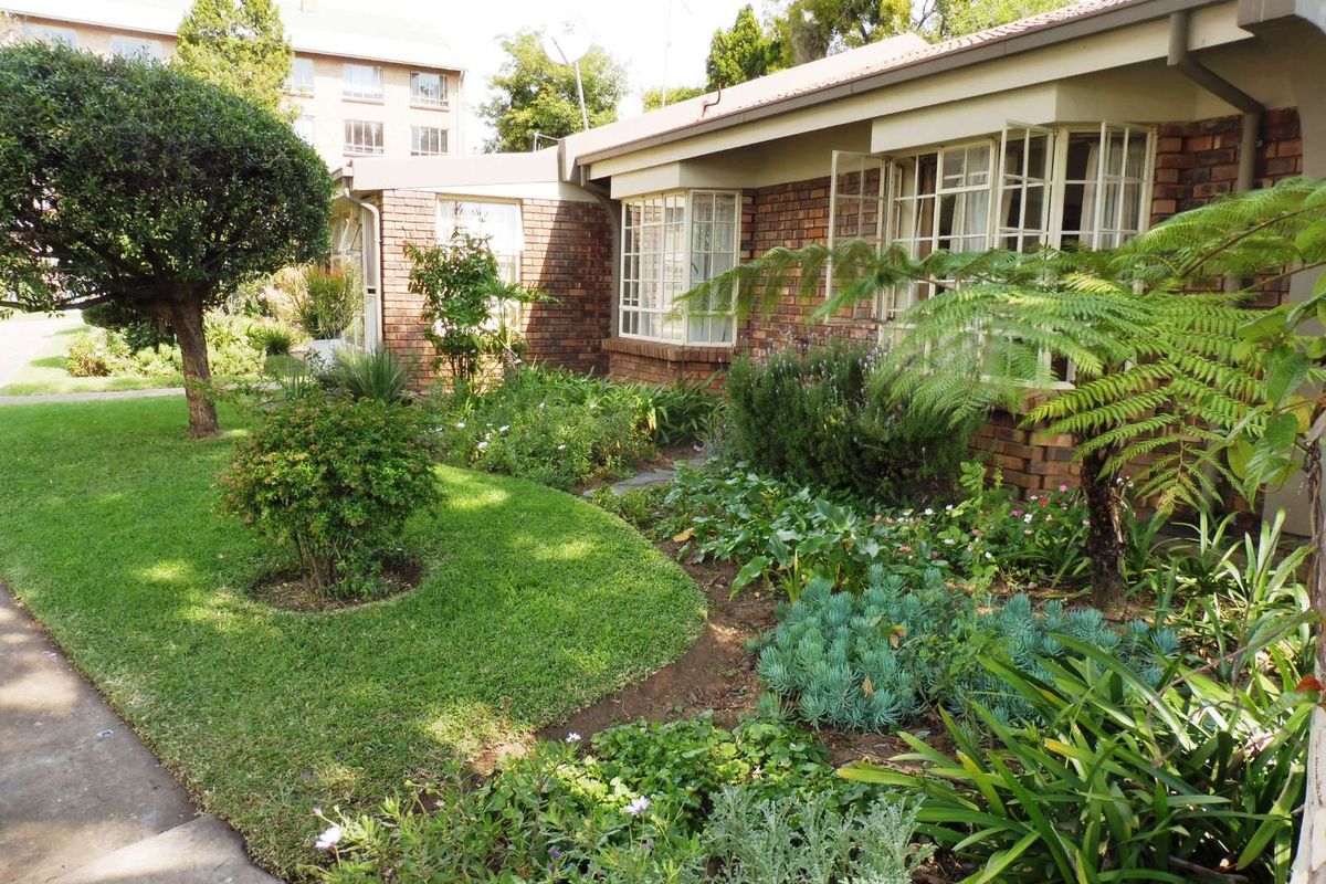 Townhouse For Sale in Hillcrest - Photo 3