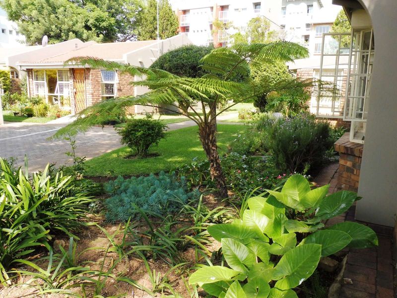 Townhouse For Sale in Hillcrest - Photo 4