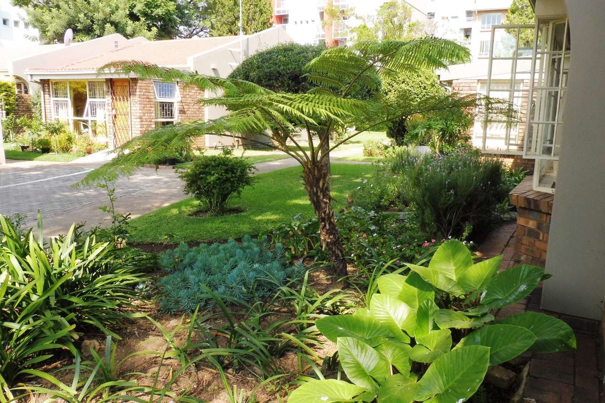 Townhouse For Sale in Hillcrest - Photo 4