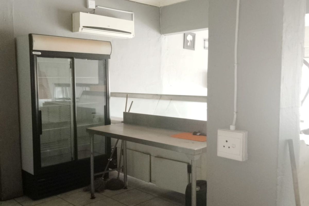 Retail To Rent in Palime - Photo 5