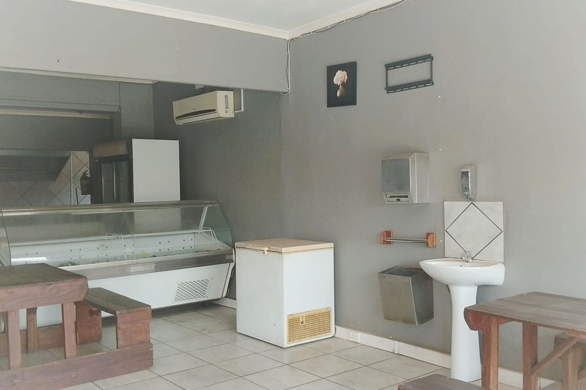 Retail To Rent in Palime - Photo 3
