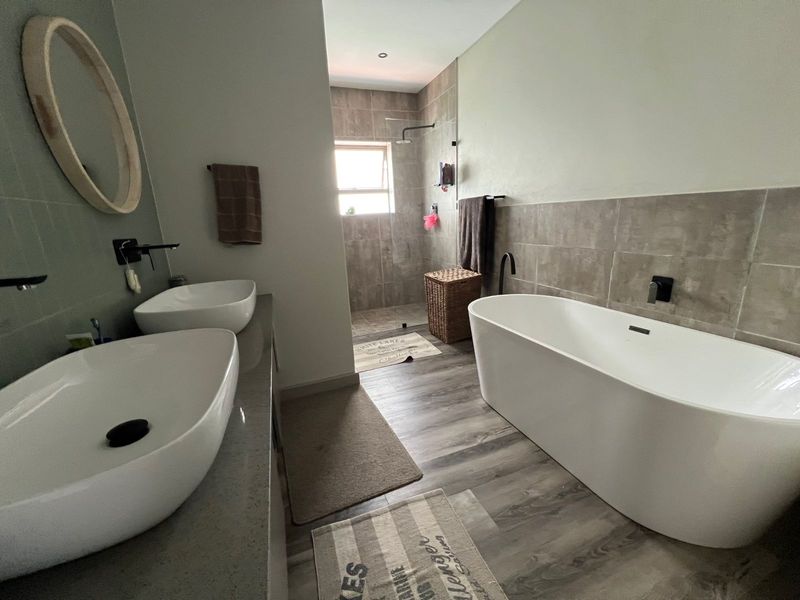 House For Sale in Paradise Coast - Photo 10