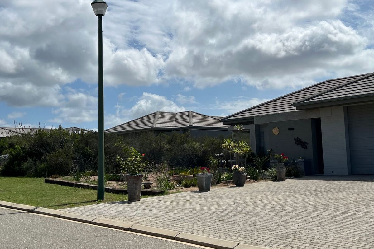 House For Sale in Paradise Coast - Photo 2