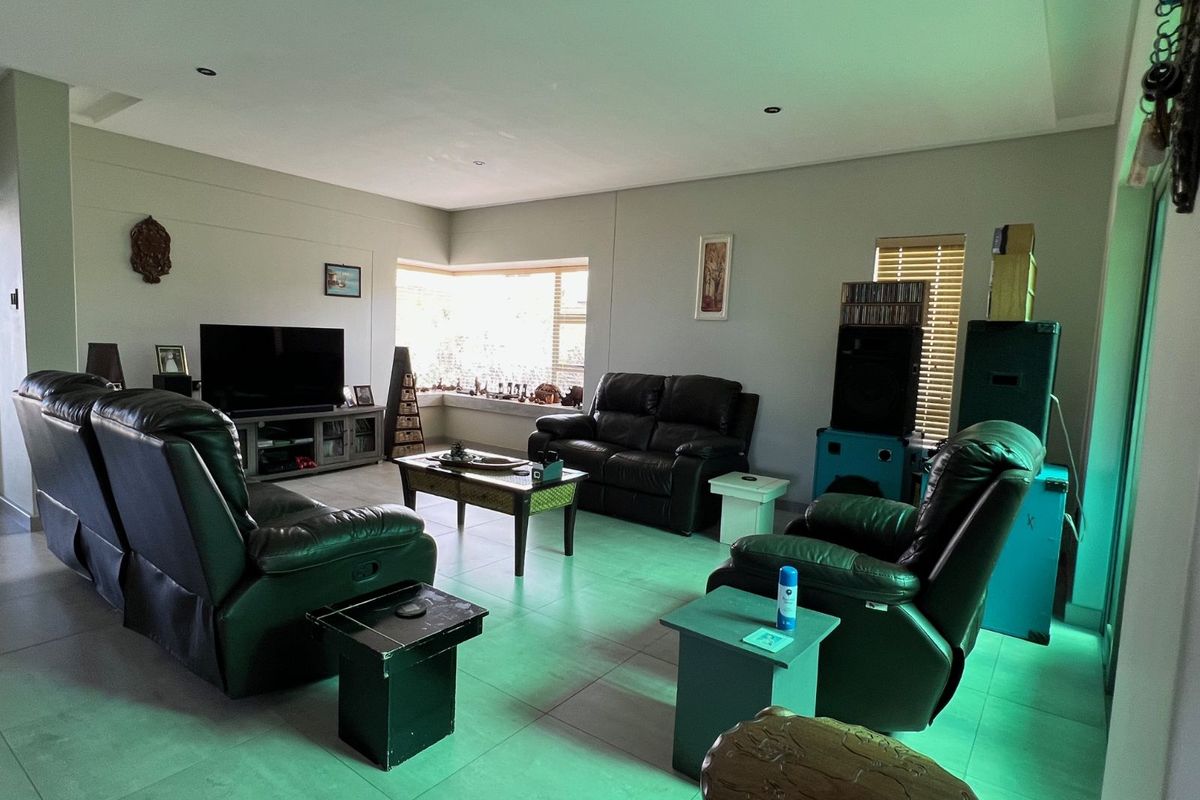 House For Sale in Paradise Coast - Photo 4