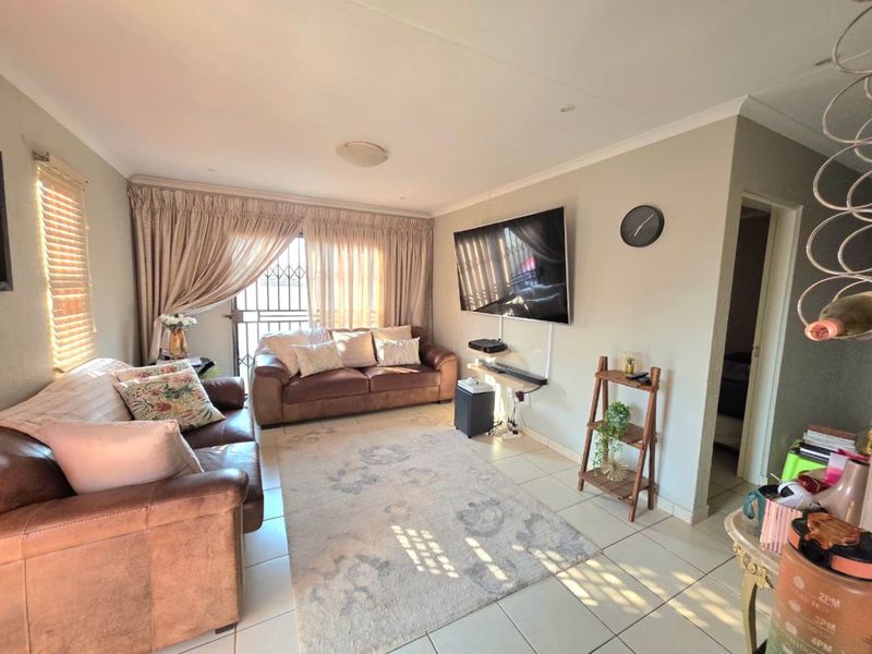 House For Sale in The Orchards - Photo 3