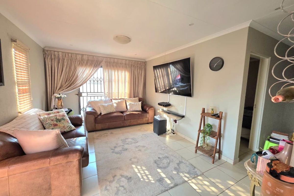 House For Sale in The Orchards - Photo 3