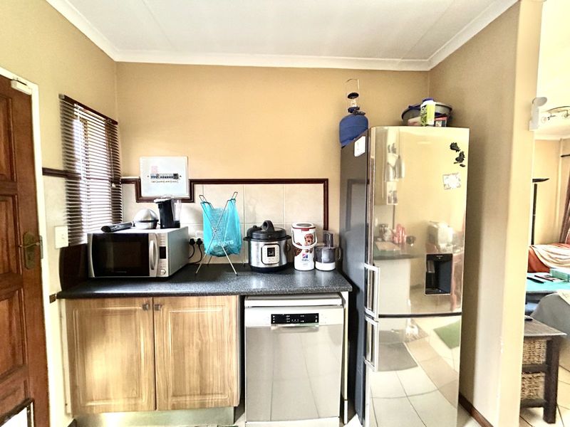 Townhouse For Sale in Mooikloof Ridge - Photo 4