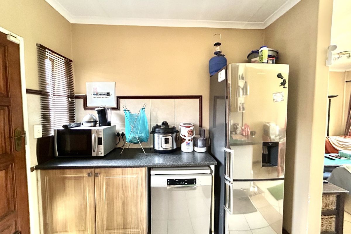 Townhouse For Sale in Mooikloof Ridge - Photo 4