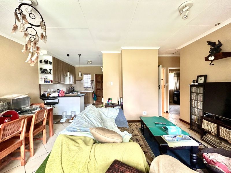 Townhouse For Sale in Mooikloof Ridge - Photo 9