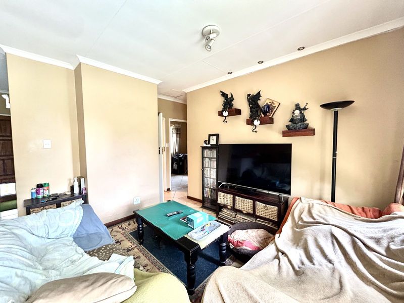 Townhouse For Sale in Mooikloof Ridge - Photo 8