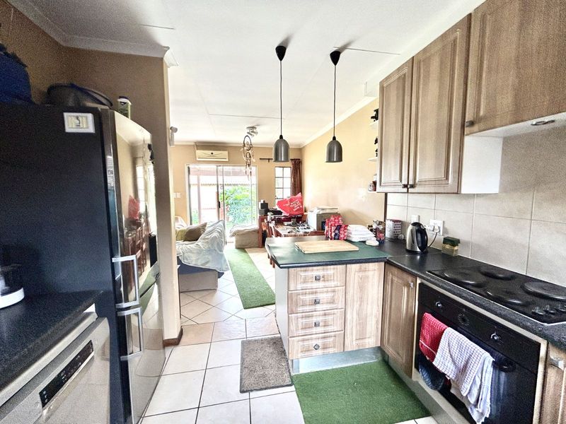 Townhouse For Sale in Mooikloof Ridge - Photo 7