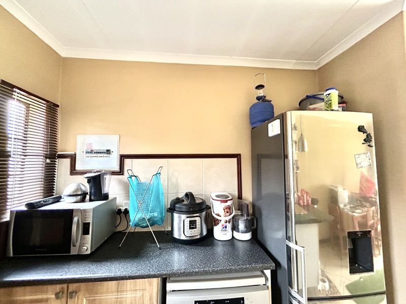 Townhouse For Sale in Mooikloof Ridge - Photo 5