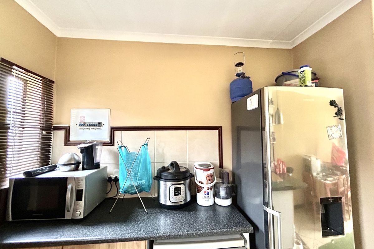 Townhouse For Sale in Mooikloof Ridge - Photo 5