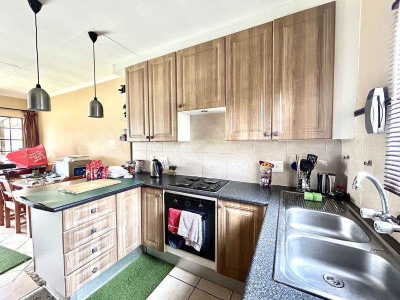 Townhouse For Sale in Mooikloof Ridge - Photo 3