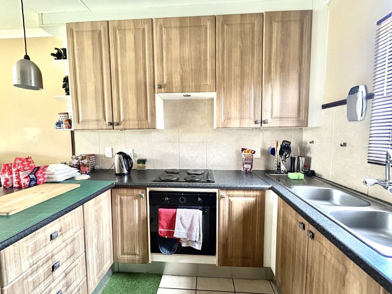 Townhouse For Sale in Mooikloof Ridge - Photo 2