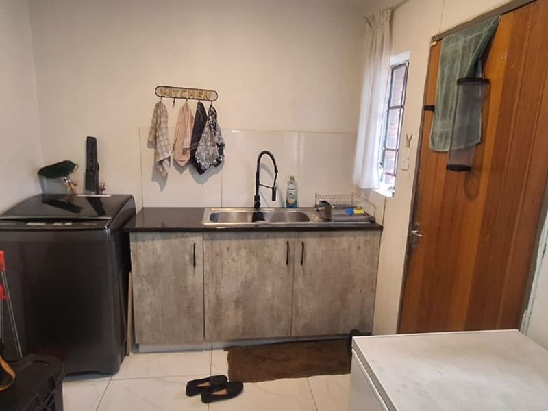 House For Sale in Eike Park - Photo 5