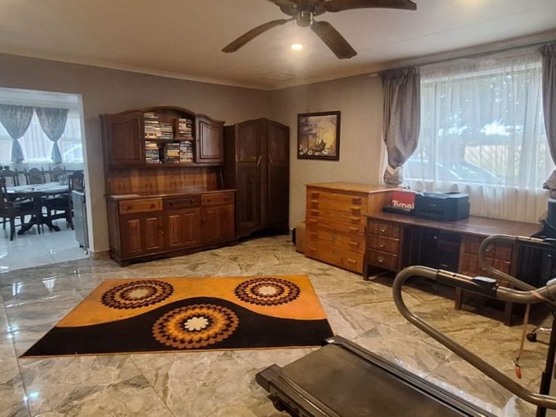 House For Sale in Eike Park - Photo 8