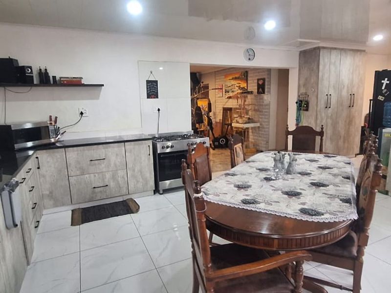 House For Sale in Eike Park - Photo 4