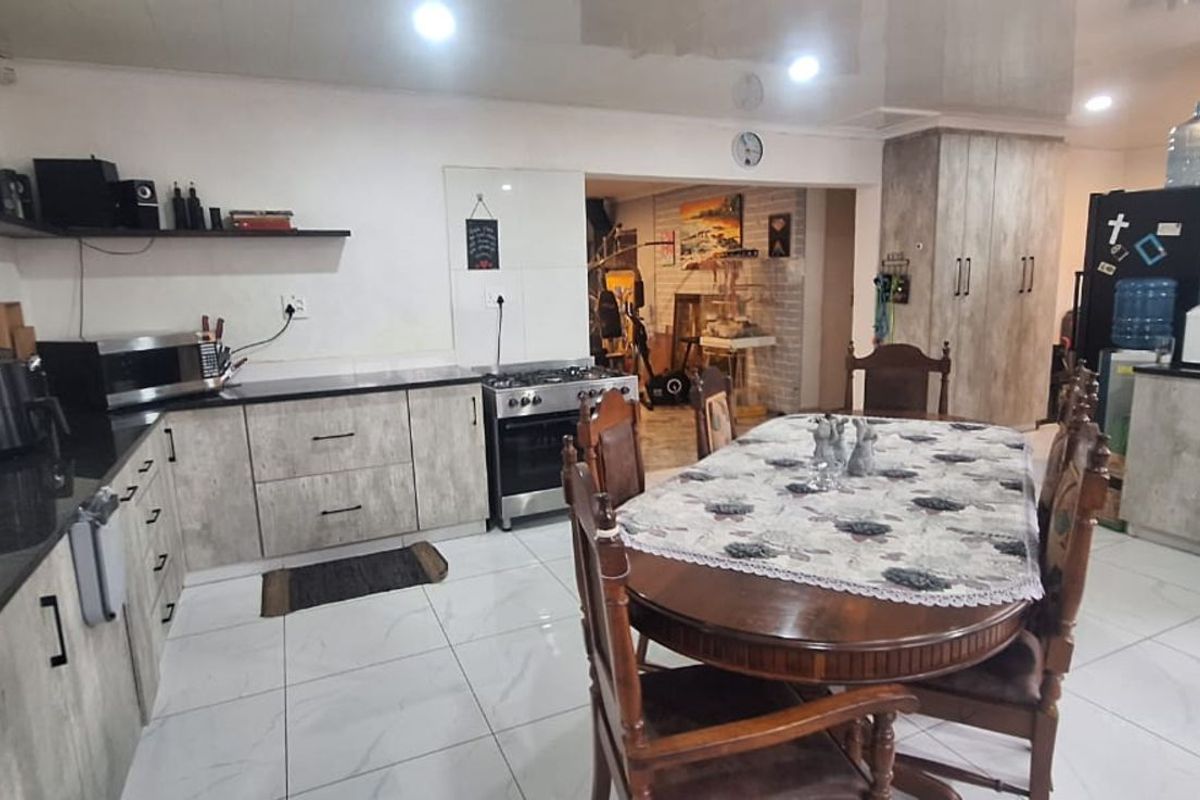 House For Sale in Eike Park - Photo 4