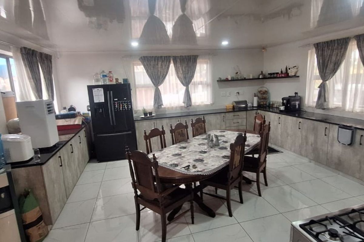 House For Sale in Eike Park - Photo 3