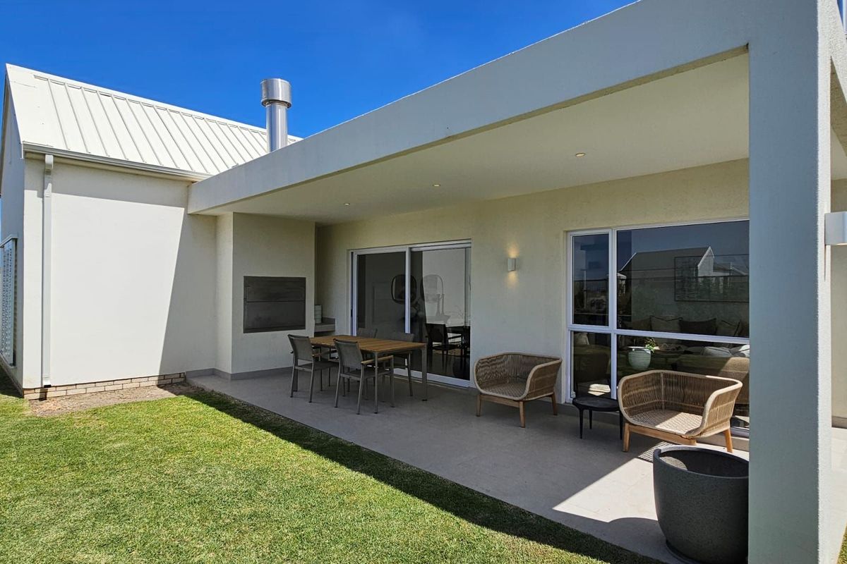 House For Sale in Glenwood - Photo 2