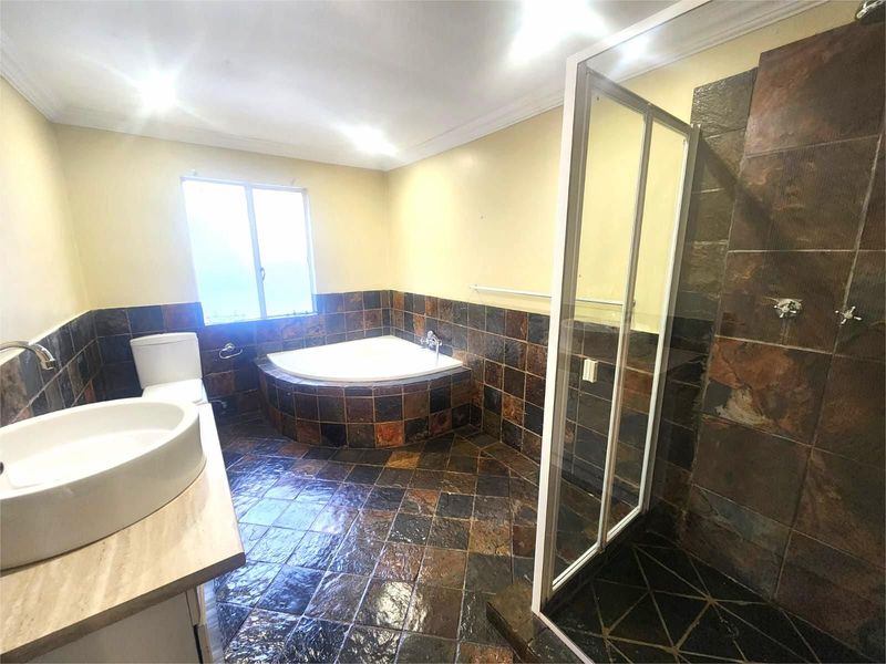 House For Sale in Amberfield - Photo 9