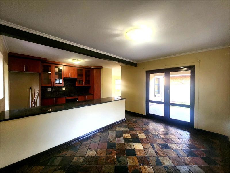 House For Sale in Amberfield - Photo 3