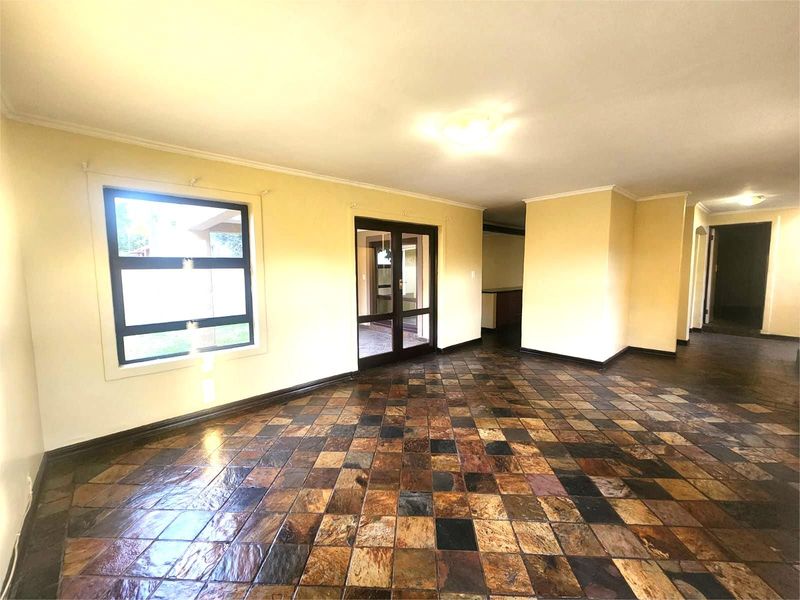 House For Sale in Amberfield - Photo 7