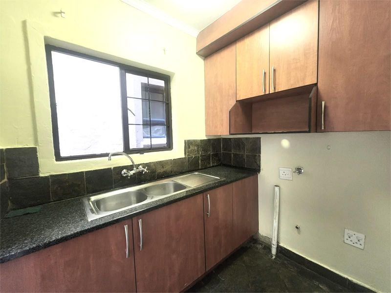 House For Sale in Amberfield - Photo 6