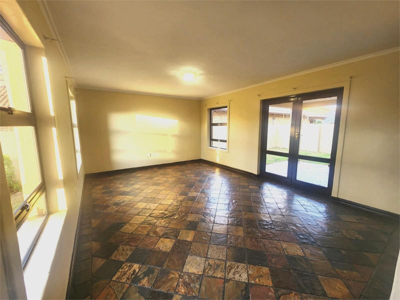 House For Sale in Amberfield - Photo 4