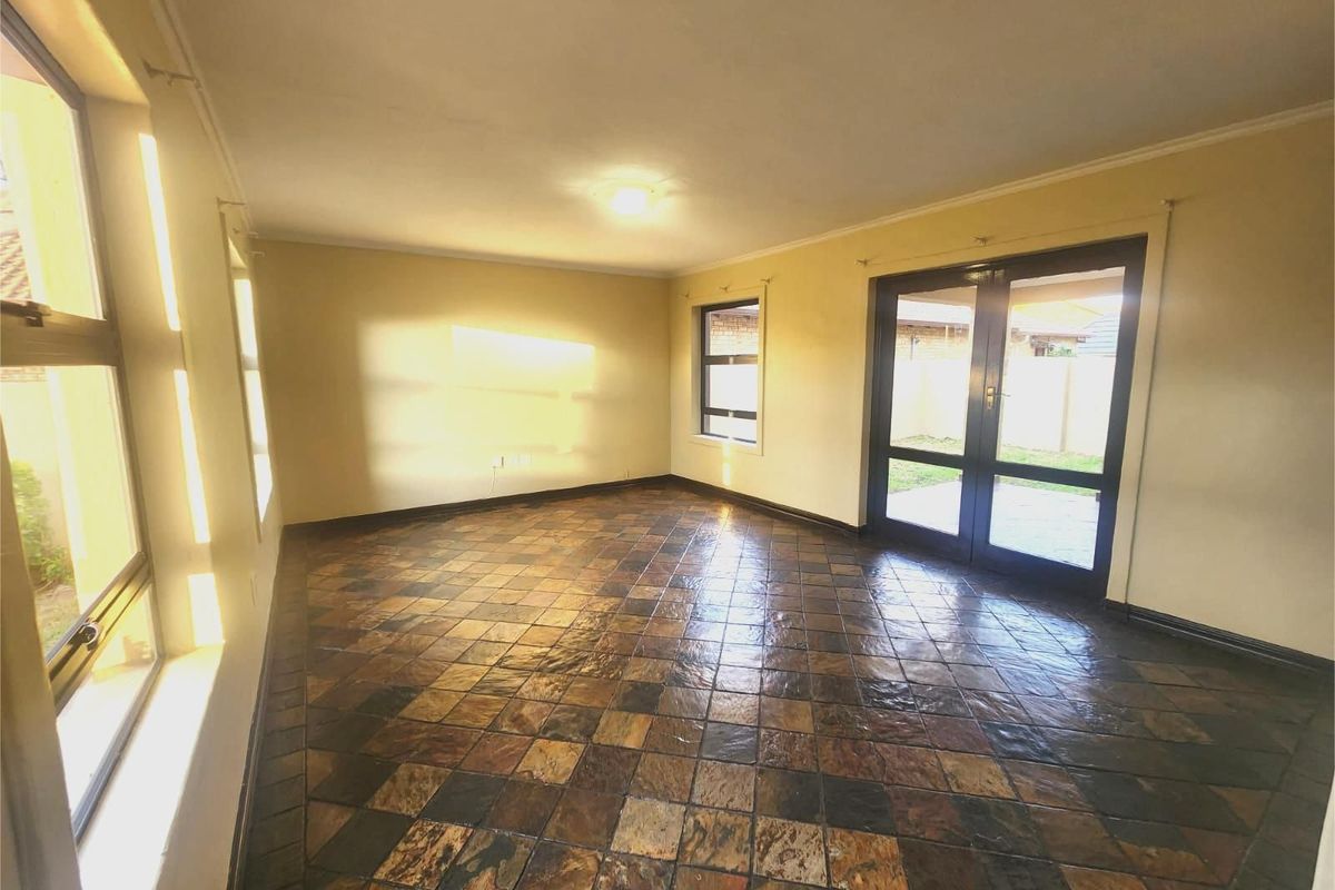 House For Sale in Amberfield - Photo 4