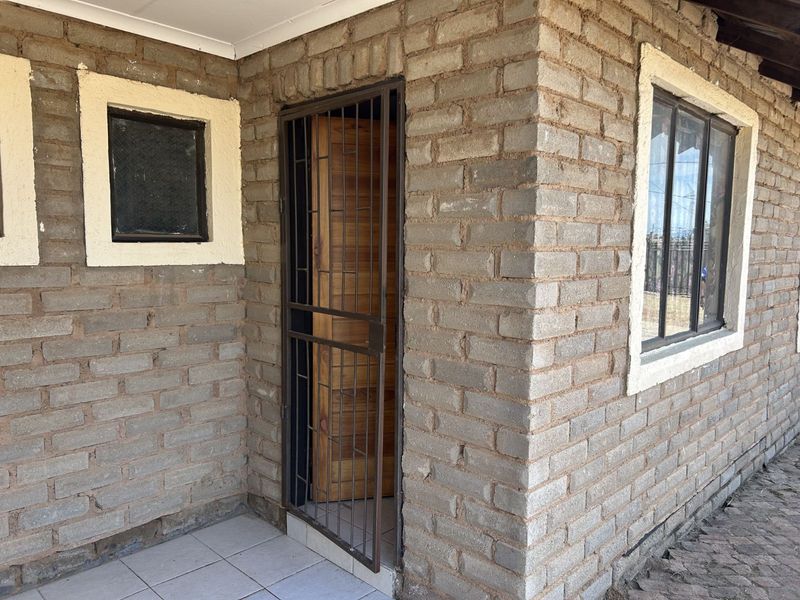House For Sale in Mankweng - Photo 3
