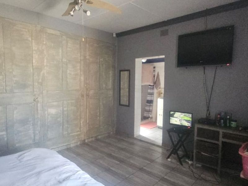 House For Sale in New Park - Photo 8