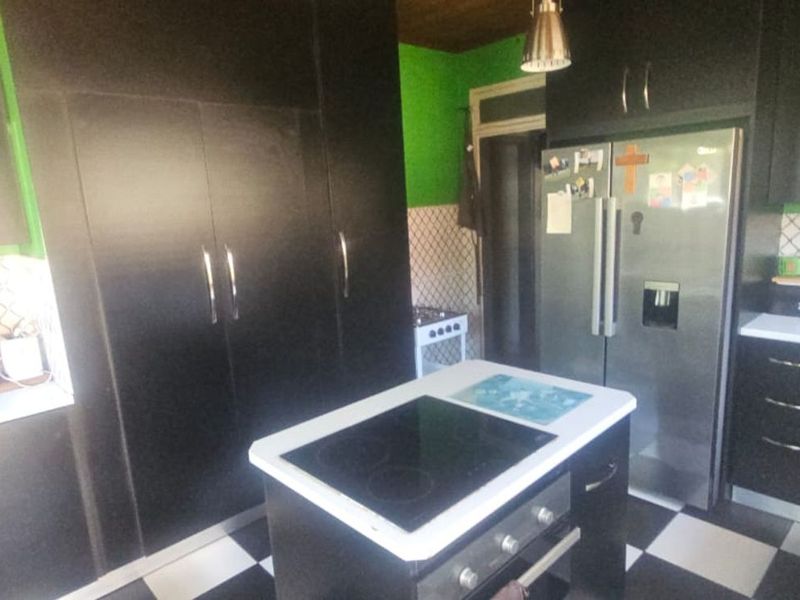 House For Sale in New Park - Photo 6