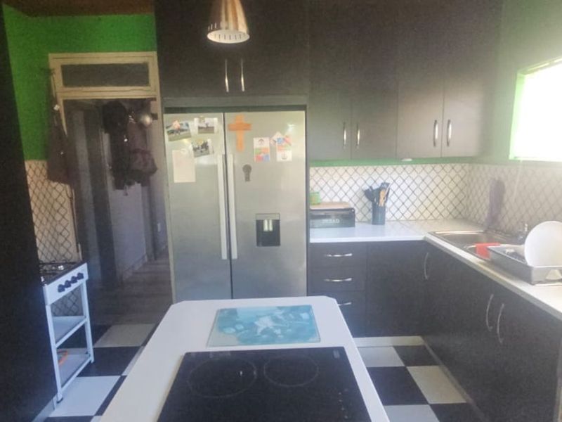 House For Sale in New Park - Photo 7