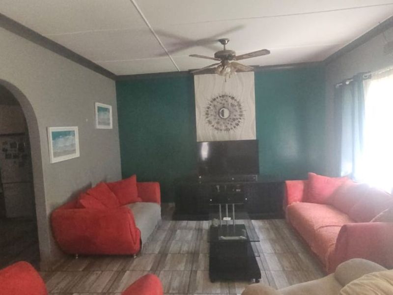 House For Sale in New Park - Photo 3