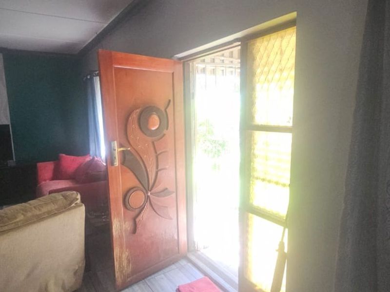 House For Sale in New Park - Photo 2