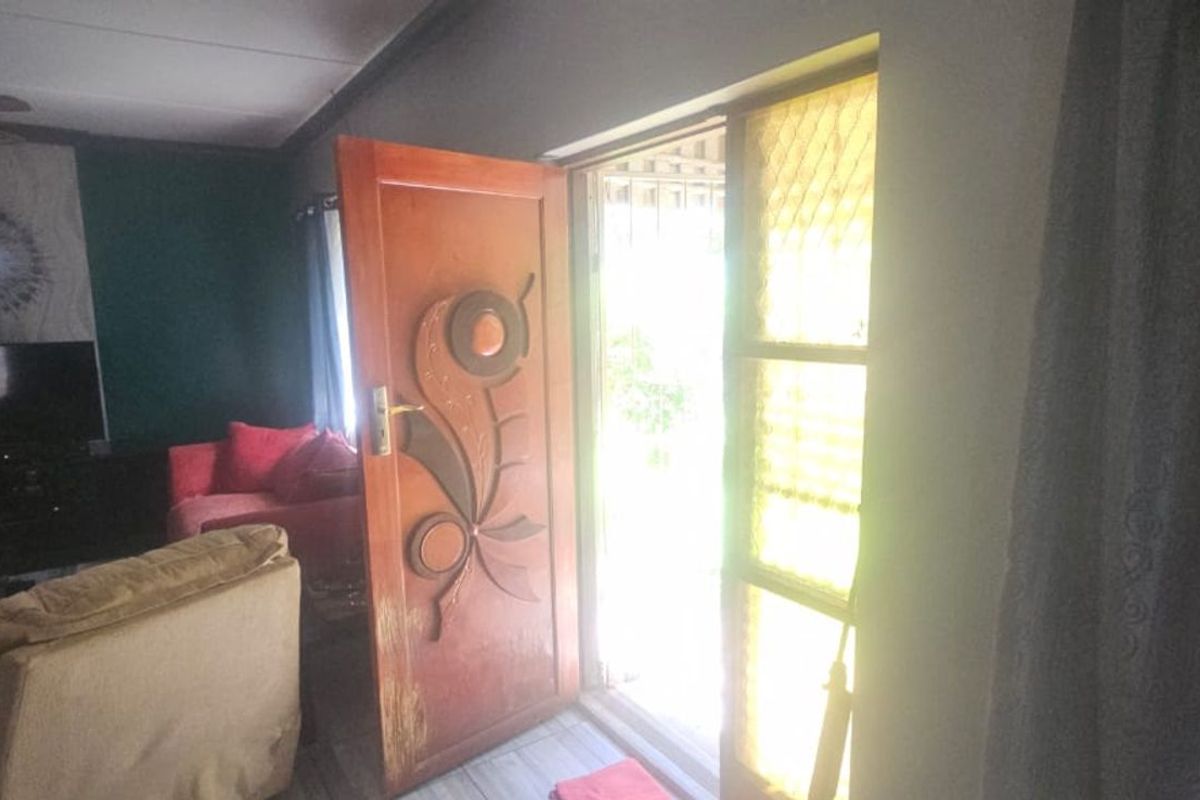 House For Sale in New Park - Photo 2